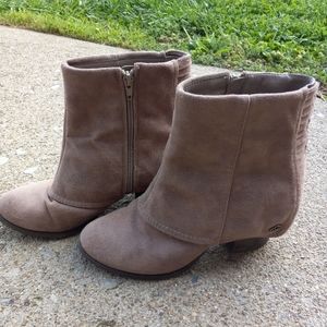 8.5 M Fergalicious  boots